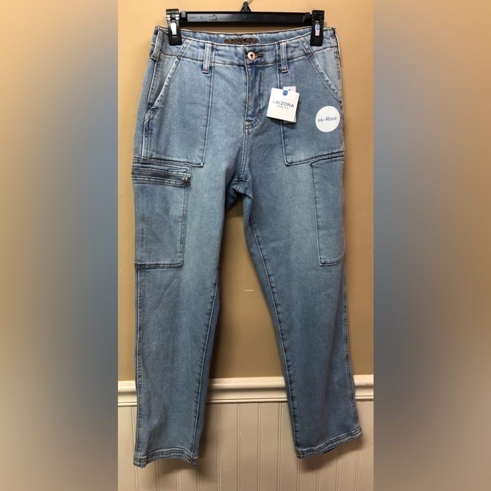 Arizona High Rise Light Wash Cargo Look Jeans Size 9 NWT